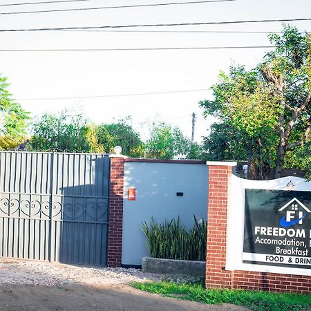 Freedom Inn Arusha Eksteriør billede